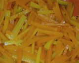 Foto langkah ke 3 dari resep Tumis Bunga Pepaya dan Wortel.