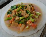 Foto langkah ke 5 dari resep Pakcoy siram saus tiram dengan bakso dan brokoli.