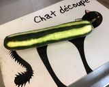 Une image de l'étape 1 de Salade de tomates grappe et concombre Noa à l oignon blanc d Italie et aromates de la mer.