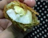 A picture of step 2 of Egg Pakorhay.