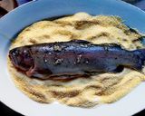 Pisztráng Erdélyi módra, kukorica darában forgatva recept fázis 2 fotója