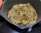 Foto del paso 2 de la receta: Arroz con calamares en su tinta de lata