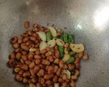 A picture of step 2 of Raw Mango Thecha Pulao.