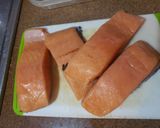 Foto del paso 1 de la receta: Salmon a la ajillo😋