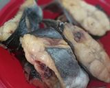 Foto langkah ke 1 dari resep Tongkol masak kecap.