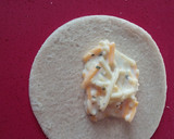 Foto del paso 2 de la receta: Empanadillas de pan de molde y queso