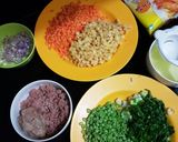 Foto langkah ke 4 dari resep Risol Lembut Isi Sayur Daging.