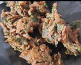 पालक प्याज़ के पकोड़े(Palak pyaz ke pakode recipe in HindI) रेसिपी चरण 3 फोटो