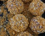 Foto langkah ke 5 dari resep Bola Ubi Ungu Isi Coklat.
