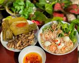 Hình bước làm 4 của món Phở Sắn Quế Sơn Trộn Tôm Thịt