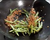 A picture of step 6 of Dry-Fried String Beans.