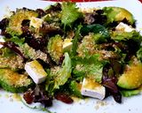 Foto del paso 3 de la receta: Ensalada de brotes, queso brie, nueces y salsa de mostaza y miel