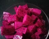 A picture of step 1 of Dragon fruit milkshake.