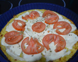 Foto del paso 5 de la receta: Pizza caprese con masa de calabacín