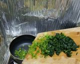 A picture of step 5 of Pickled Cabbage & Shredded Duck Vermicelli雪菜鴨絲湯米.