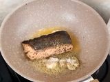 Salmon steak with creamy mushroom sauce