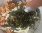 Hình bước làm 7 của món Cơm Trộn Cá Hồi Rong Biển 🍣