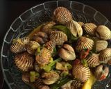 Foto langkah ke 6 dari resep Kerang kuah kuning pedas.