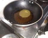 A picture of step 5 of Fried idli.