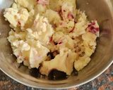 A picture of step 4 of Beetroot tikki.