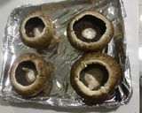 Foto del paso 3 de la receta: Portobellos rellenos de queso azul