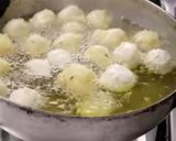 A picture of step 2 of Dahi vada.