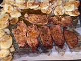 Cinta de lomo de cerdo en adobo al horno con papas panaderas