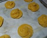 Foto langkah ke 6 dari resep Kue Soes isi Vla.