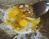 Gambar langkah 3 resipi Nasi Goreng Kunyit Ikan Bilis.