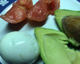 Foto del paso 1 de la receta: Aguacate, tomate y huevo cocido: La ensalada preferida de mis hijos