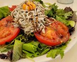 Foto del paso 6 de la receta: Ensalada Tibia con Gulas y Langostinos