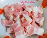 Hình bước làm 2 của món Thịt kho trứng cút với nước dừa tươi