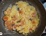 Foto del paso 3 de la receta: Huevos con salchicha y avena en hojuelas
