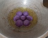 Foto langkah ke 5 dari resep Bola bola Ubi Ungu isi Gula Aren.