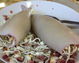 Foto del paso 2 de la receta: Calamares rellenos de gulas en salsa de almendras e higos