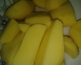 A picture of step 2 of Aloo ki tahiri.