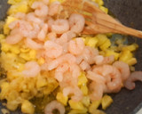 Foto del paso 4 de la receta: Quiche de gambas, puerros y calabacín