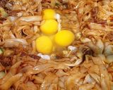 Gambar langkah 5 resipi Kue Teow Goreng.