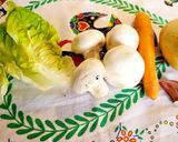 Foto del paso 1 de la receta: Crema de verduras con lechuga y champiñones 😋