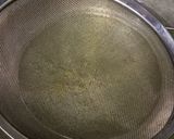 A picture of step 6 of Moong daal namkeen.