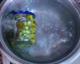 Foto del paso 6 de la receta Lágrimas y yemas de vainas de habas en aceite de oliva y Romero