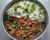A picture of step 4 of Indian-Street-style-Veg-Chow-mein😋.