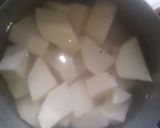 A picture of step 1 of Boil yam and stew😊.
