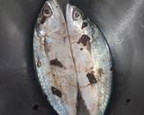 Foto langkah ke 1 dari resep Pepes Ikan Kembung Daun Singkong.