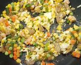 Foto langkah ke 3 dari resep Nasi Goreng Hongkong.
