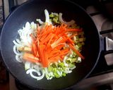 Foto del paso 2 de la receta: Verduras al woock, con salsa soja y hongos en escabeche. #delan