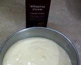 A picture of step 3 of Double tier floral cream cake.