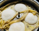 A picture of step 2 of No oil Idli No oil Coconut green chatani for morning breakfast.