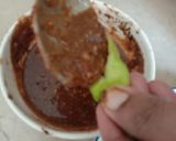 A picture of step 3 of Hari mirch k pokray.
