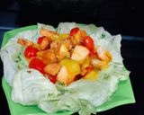 Hình bước làm 3 của món Salad trộn bánh mì bơ đường sốt chanh leo